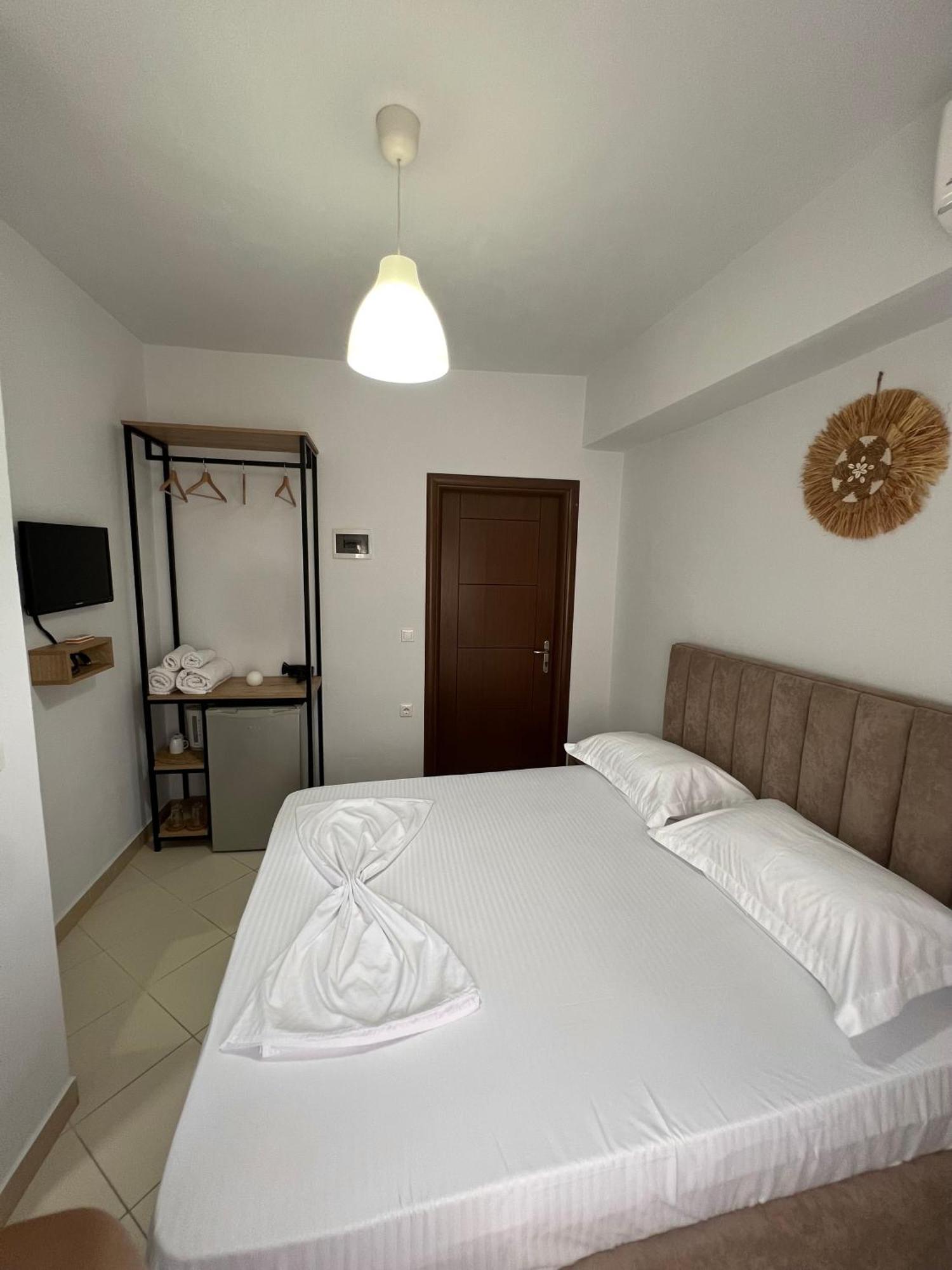 Helios Rooms Sarandë Exteriör bild