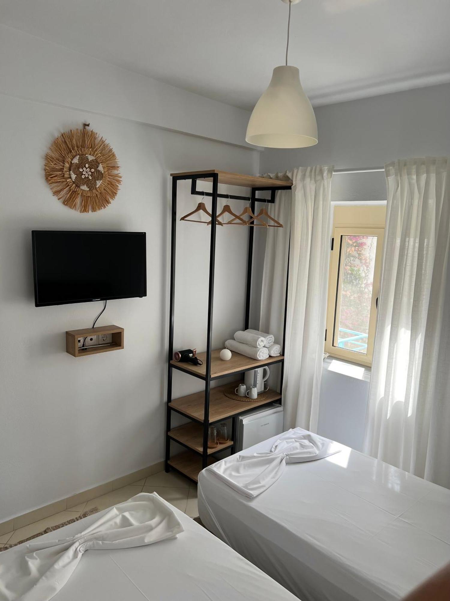 Helios Rooms Sarandë Exteriör bild
