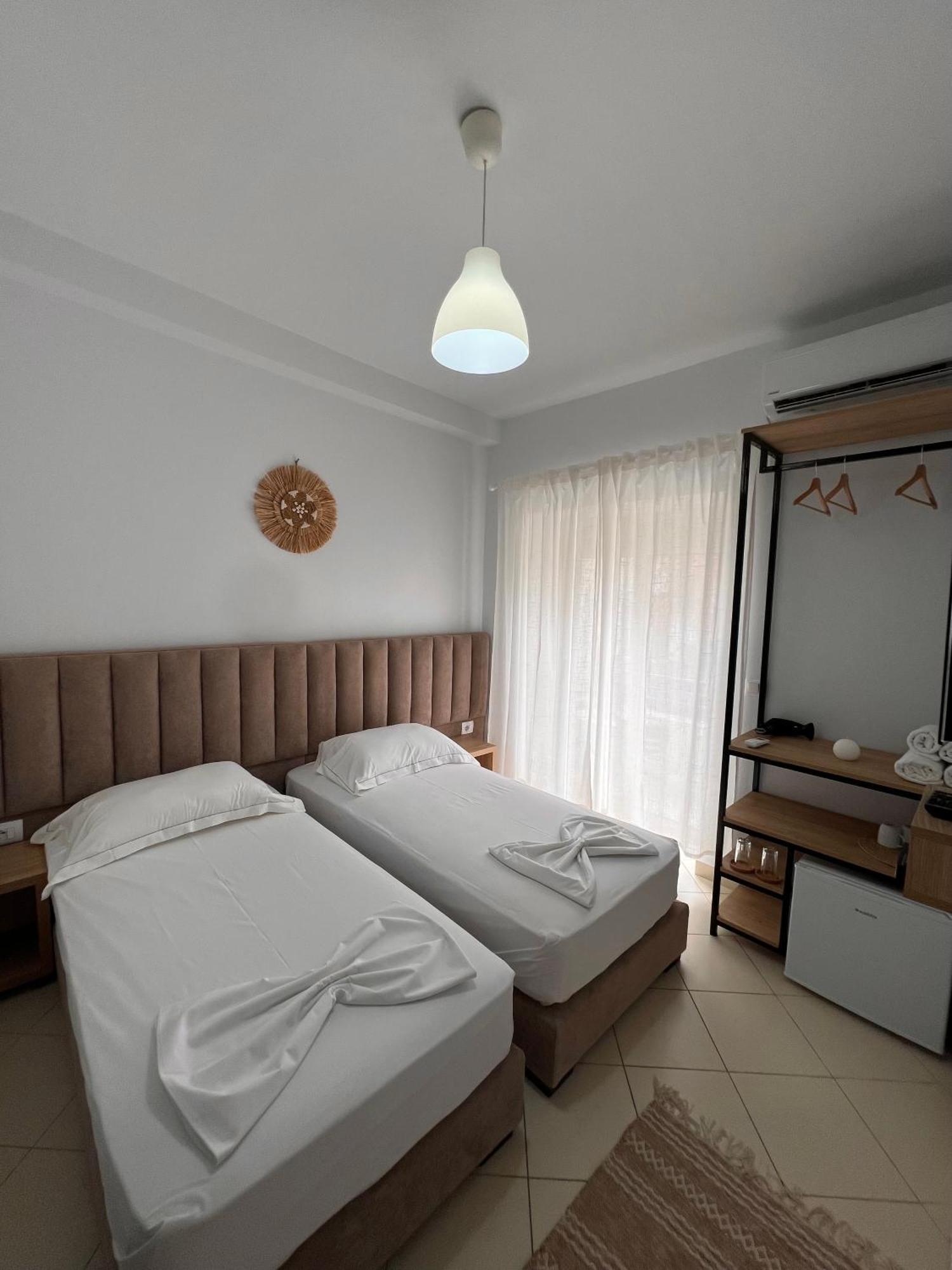 Helios Rooms Sarandë Exteriör bild